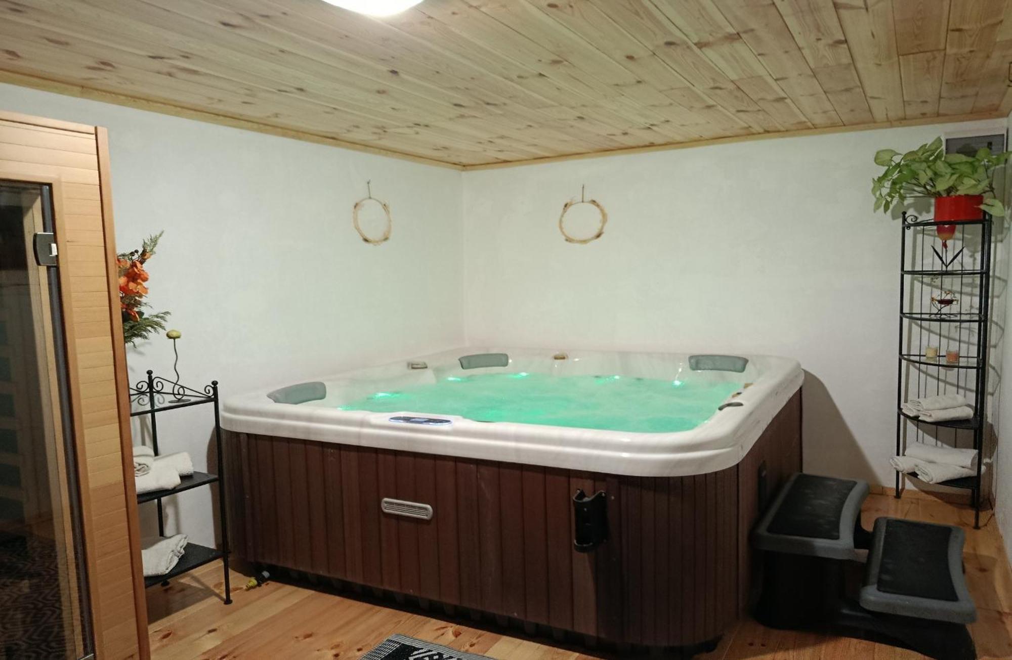 Erzsebet Vendeghaz Es Apartman Hajduszoboszlo Exterior photo