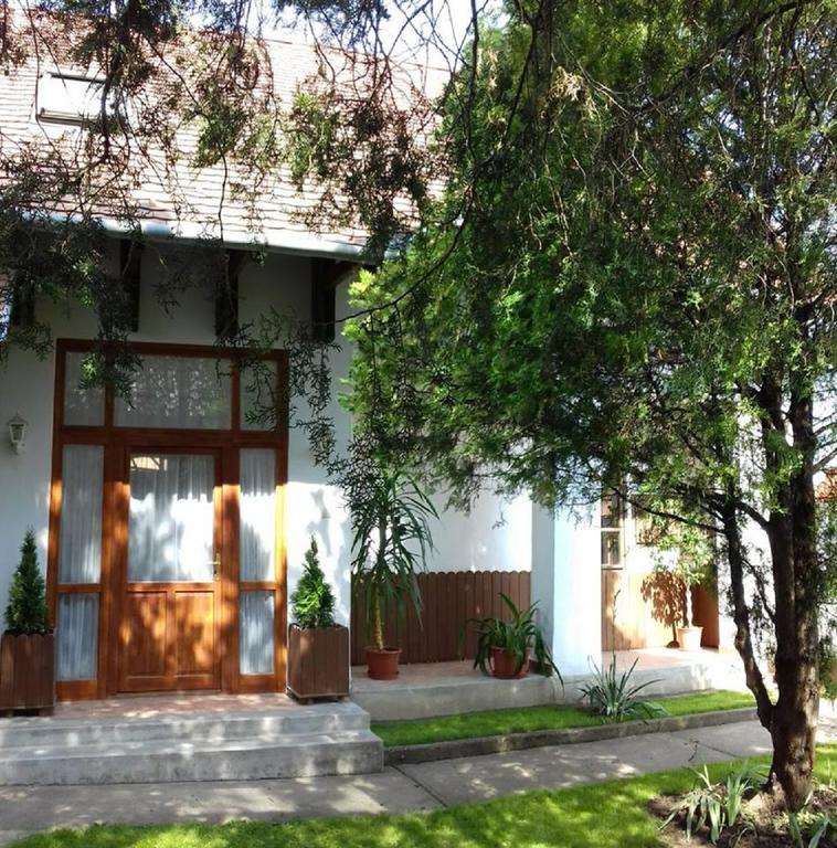 Erzsebet Vendeghaz Es Apartman Hajduszoboszlo Exterior photo