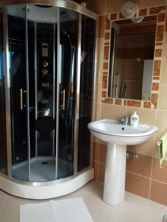 Erzsebet Vendeghaz Es Apartman Hajduszoboszlo Exterior photo
